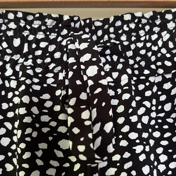 Black and white spotted pants size medium - Picture 2 of 5